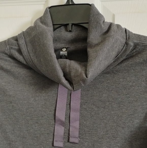 90 Degree Turtleneck Sweatshirt - Picture 5 of 9